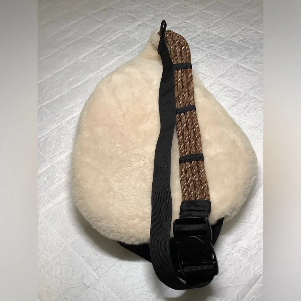 Kavu Sling Shearling material